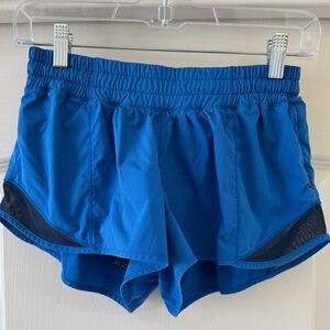 Lululemon Women’s Hotty Hot Low-Rise lined 2.5 inch Short size 6
Blue